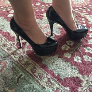 COPY - STEVE MADDEN BLACK PATENT PICCOO PUMPS